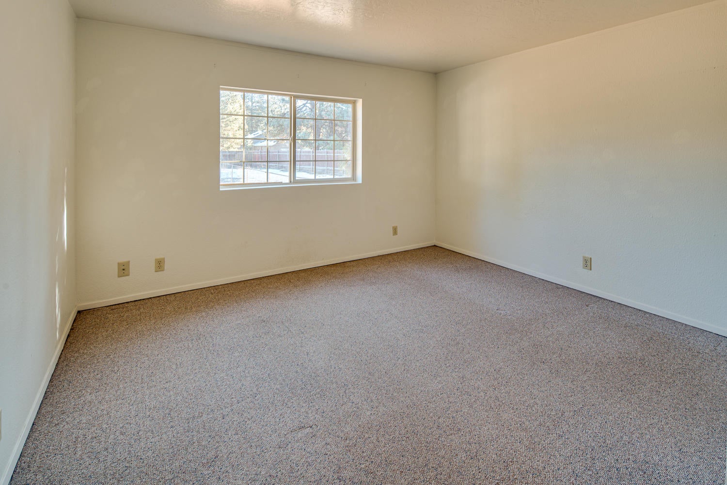 19248 Shoshone Road Bend, OR 97702 - Photo 19 of 26 3rd Bedroom