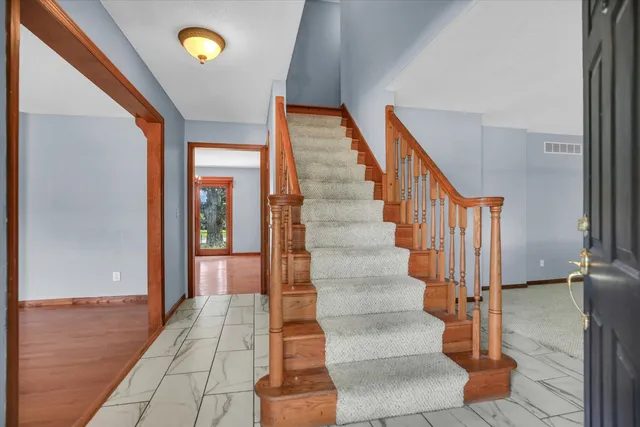 $299,900 | 10 Dunlap Woods, Sidney, IL 61877