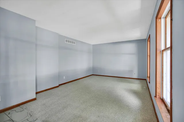 $299,900 | 10 Dunlap Woods, Sidney, IL 61877