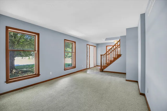 $299,900 | 10 Dunlap Woods, Sidney, IL 61877