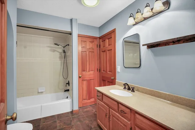 $299,900 | 10 Dunlap Woods, Sidney, IL 61877