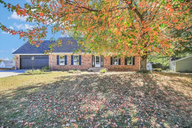 $299,900 | 10 Dunlap Woods, Sidney, IL 61877