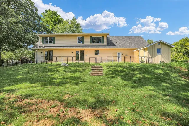 $299,900 | 10 Dunlap Woods, Sidney, IL 61877