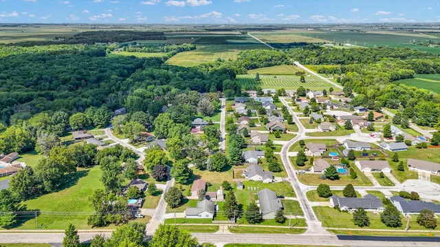 $299,900 | 10 Dunlap Woods, Sidney, IL 61877