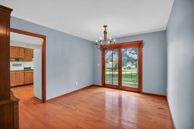 $299,900 | 10 Dunlap Woods, Sidney, IL 61877