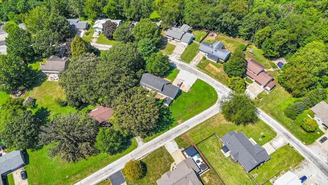 $299,900 | 10 Dunlap Woods, Sidney, IL 61877