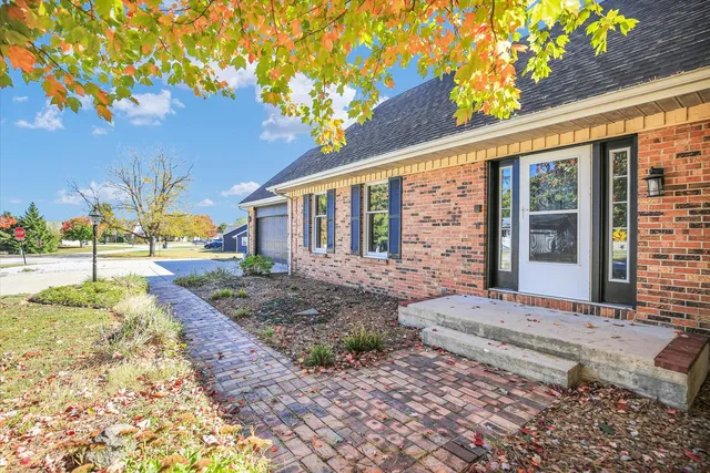 $299,900 | 10 Dunlap Woods, Sidney, IL 61877