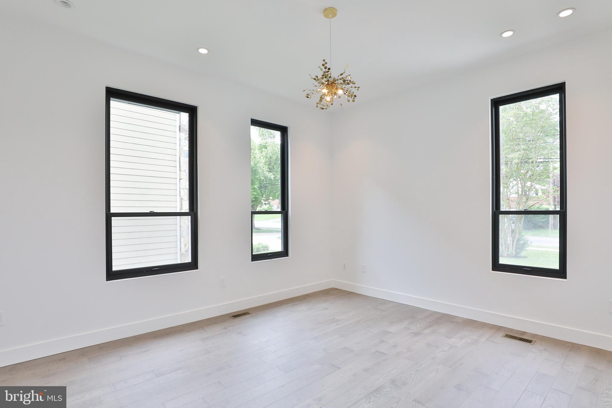 5915 Greentree Road Bethesda, MD 20817 - Photo 8 of 70