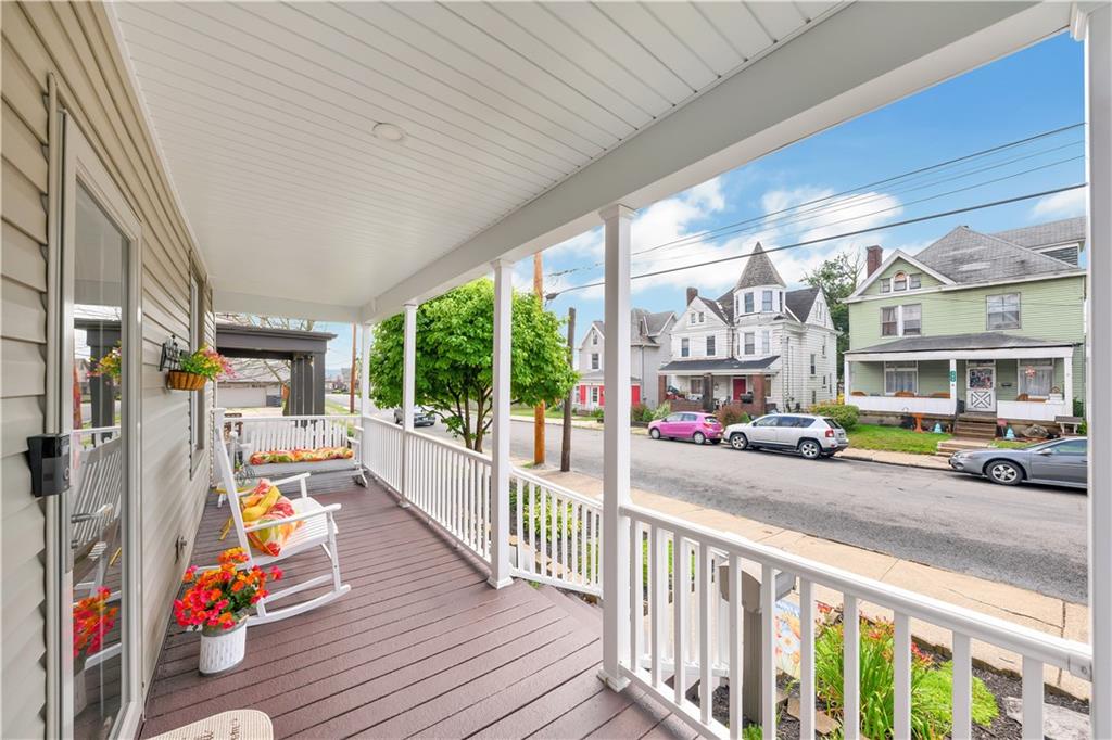 387 Vermont Avenue Rochester, PA 15074 - Photo 2 of 25 Gallery Image 2