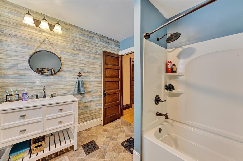 387 Vermont Avenue Rochester, PA 15074 - Photo 13 of 25 Gallery Image 13