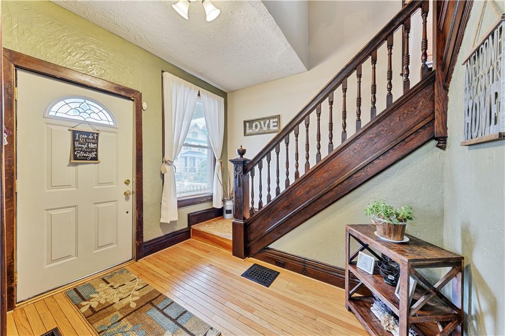 387 Vermont Avenue Rochester, PA 15074 - Photo 3 of 25 Gallery Image 3