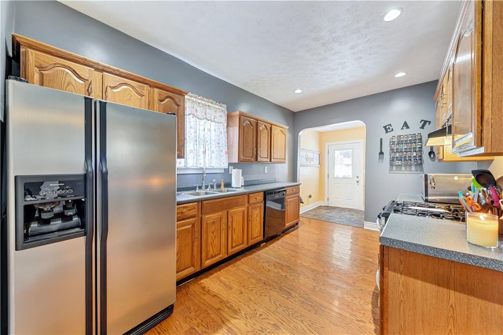 387 Vermont Avenue Rochester, PA 15074 - Photo 9 of 25 Gallery Image 9