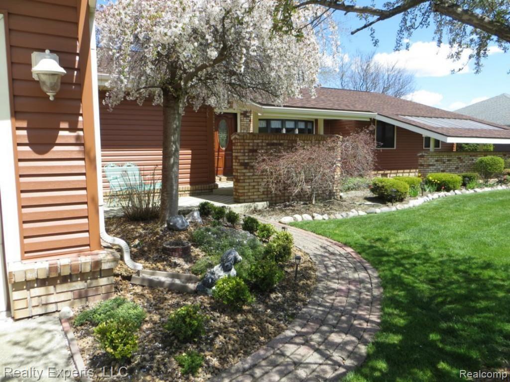 47766 Denton Road Belleville, MI 48111 - Photo 3 of 23 IMG_1059.jpg