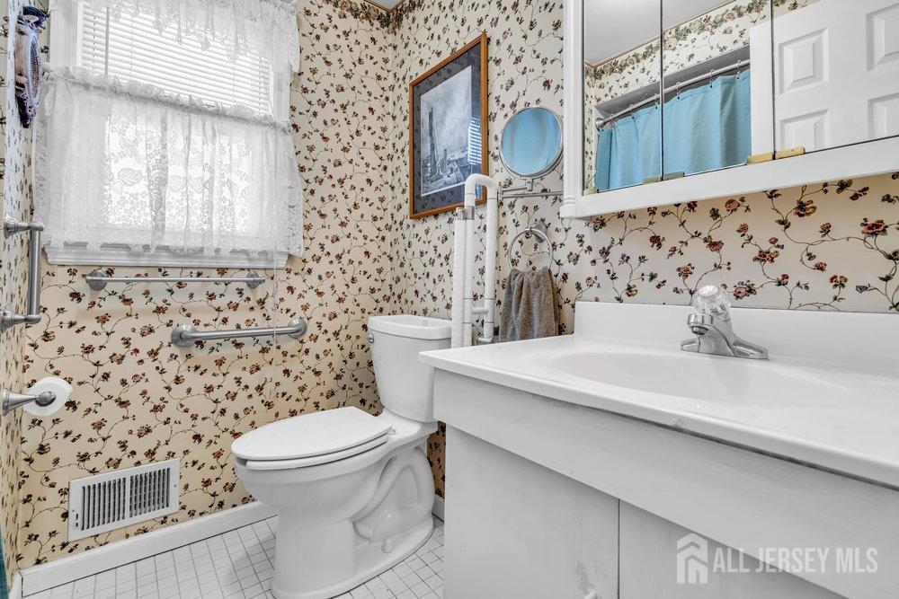 720 Voorhees Avenue Middlesex, NJ 08846 - Photo 19 of 28 a bathroom with a sink toilet and shower