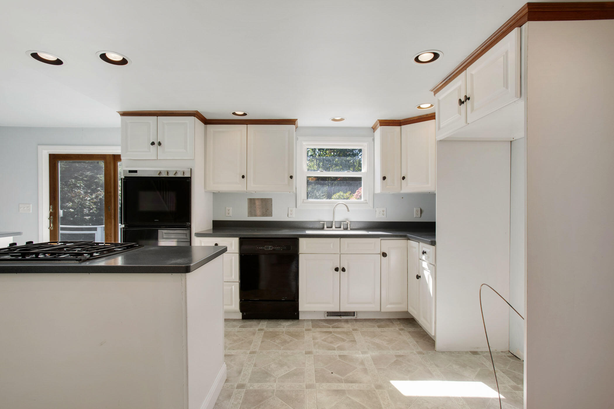 121 Sea Road Kennebunk, ME 04043 - Photo 8 of 34 packmaynard_vbenenti_121seardkennebunk_r