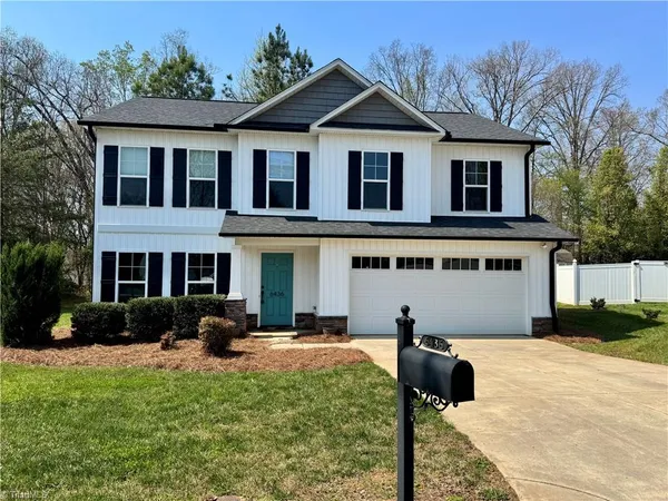 $329,900 | 6436 Beaver Pond Court, Pfafftown, NC 27040