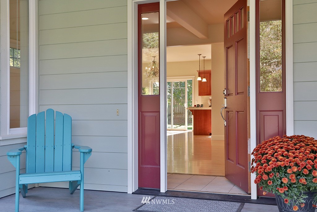1822 East Watkins Road Freeland, WA 98249 - Photo 1 of 25 a view of entryway with a door and chair