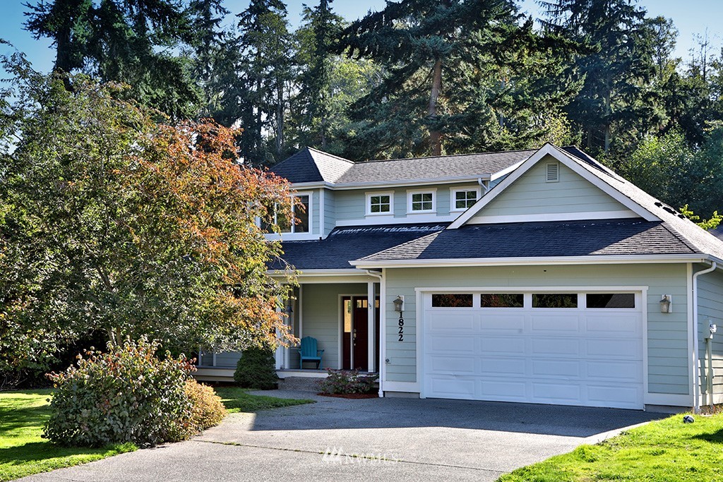 1822 East Watkins Road Freeland, WA 98249 - Photo 2 of 25 a front view of a house with a garden