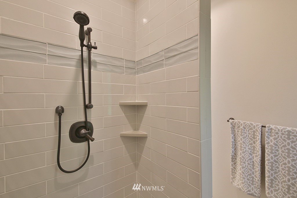 1822 East Watkins Road Freeland, WA 98249 - Photo 15 of 25 a bathroom with a shower