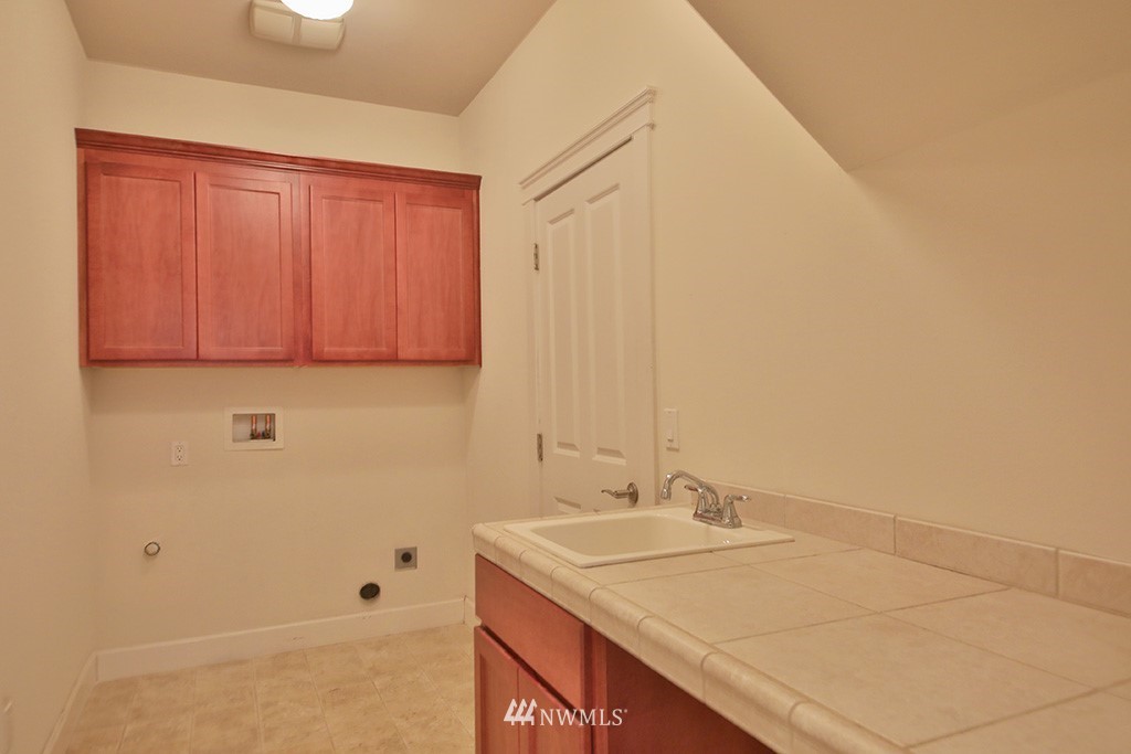 1822 East Watkins Road Freeland, WA 98249 - Photo 22 of 25 a bathroom with a sink and a mirror