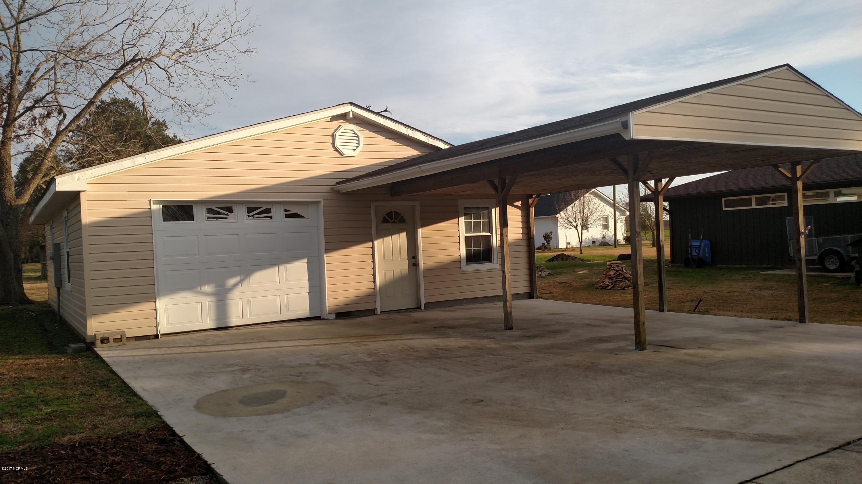 1755 Highsmith Road Burgaw, NC 28425 - Photo 7 of 23 zach garage2