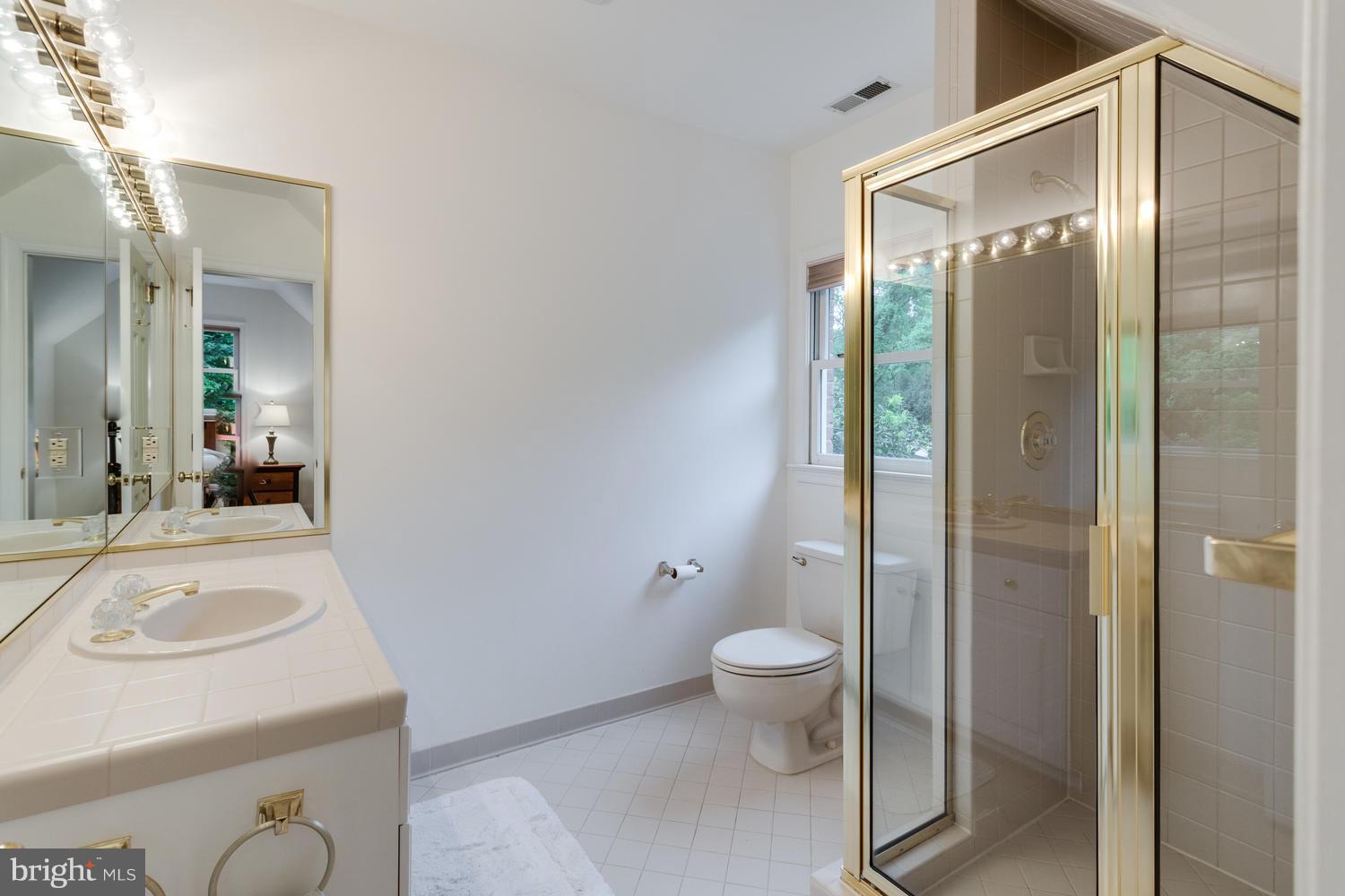1021 Towlston Road McLean, VA 22102 - Photo 15 of 29 Bath