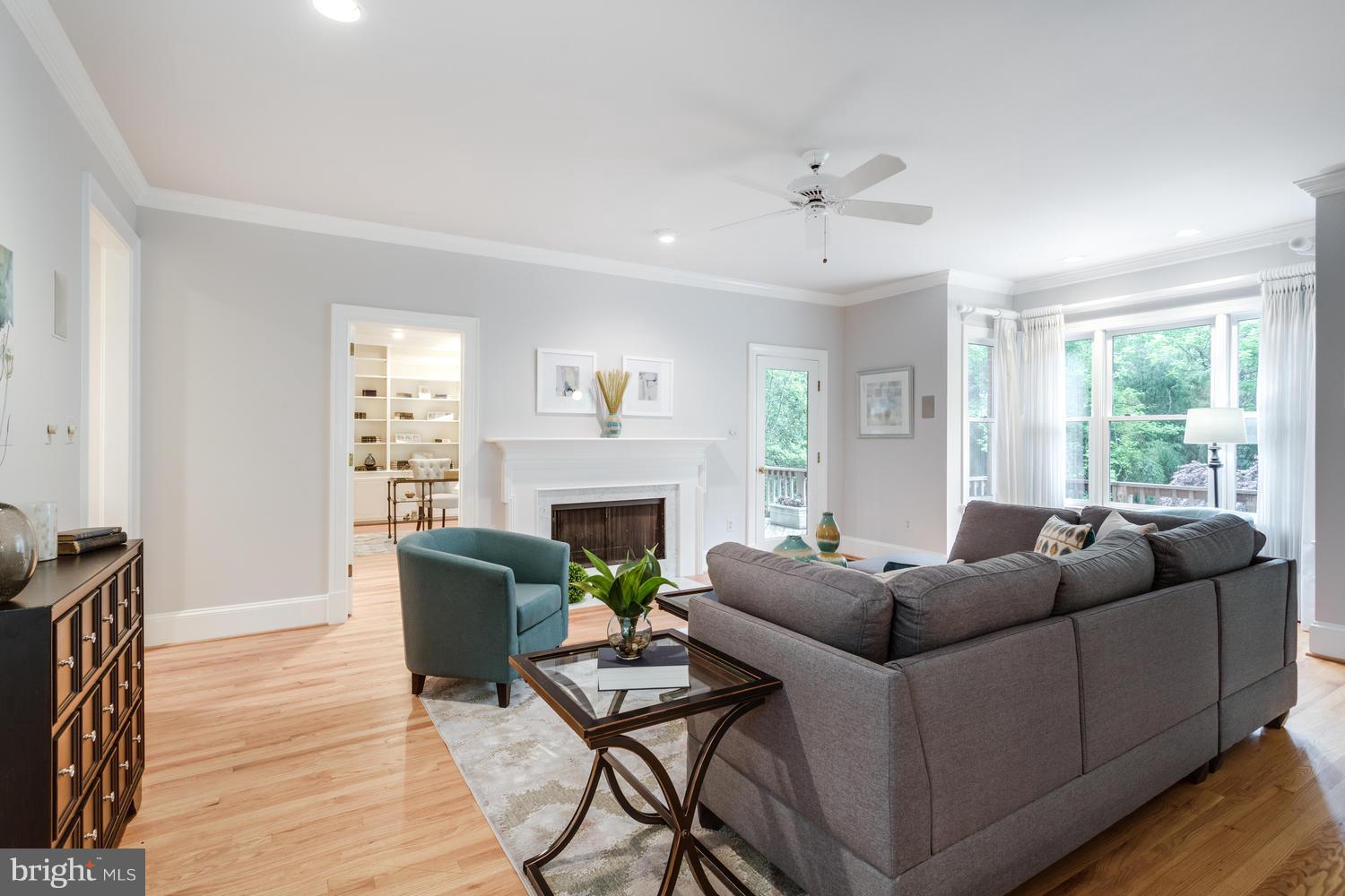1021 Towlston Road McLean, VA 22102 - Photo 9 of 29 Family Room