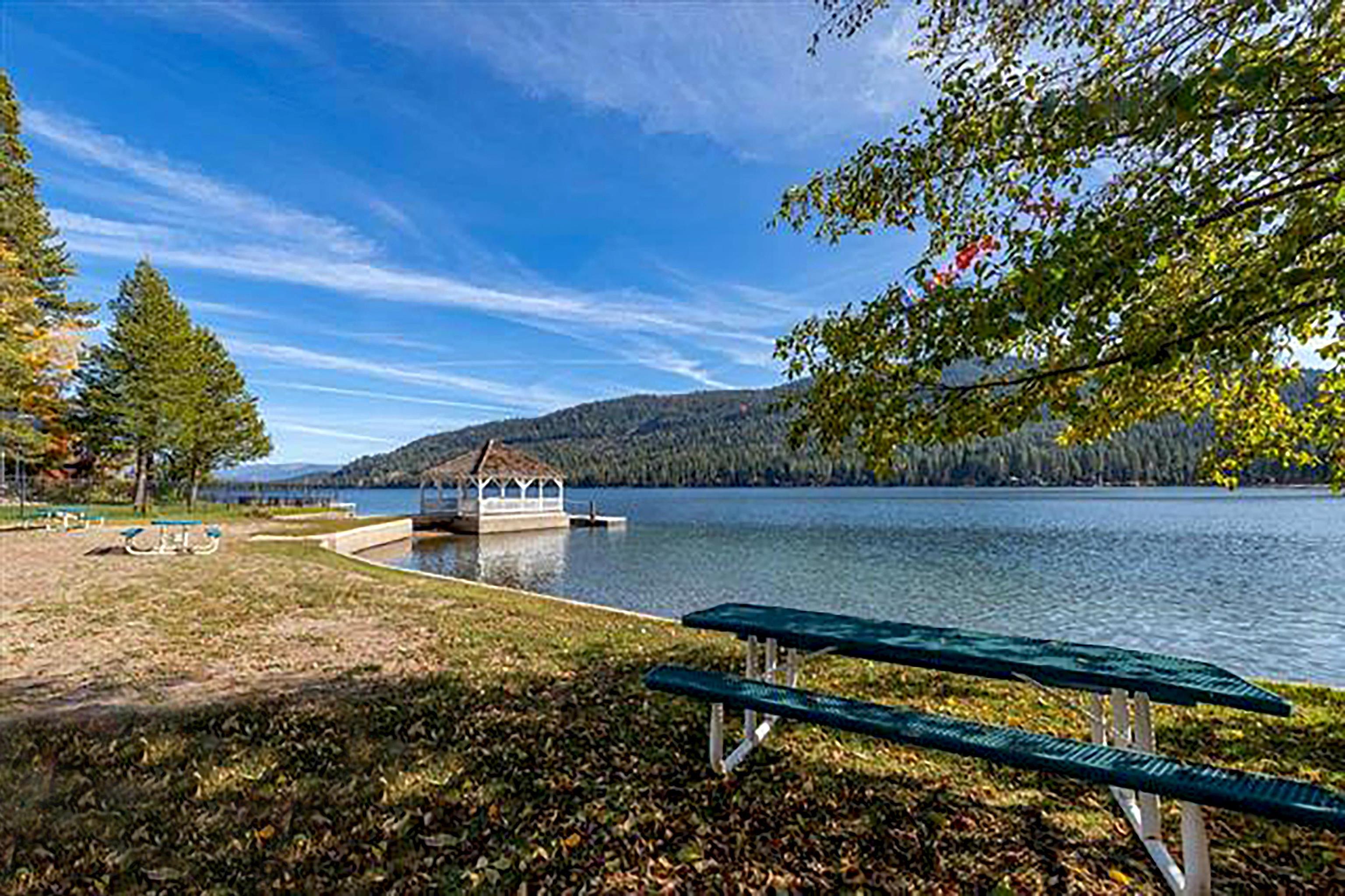 15462 Donner Pass Road, Unit 30 Truckee, CA 96161 - Photo 23 of 28 a view of a backyard with lawn chairs under an umbrella