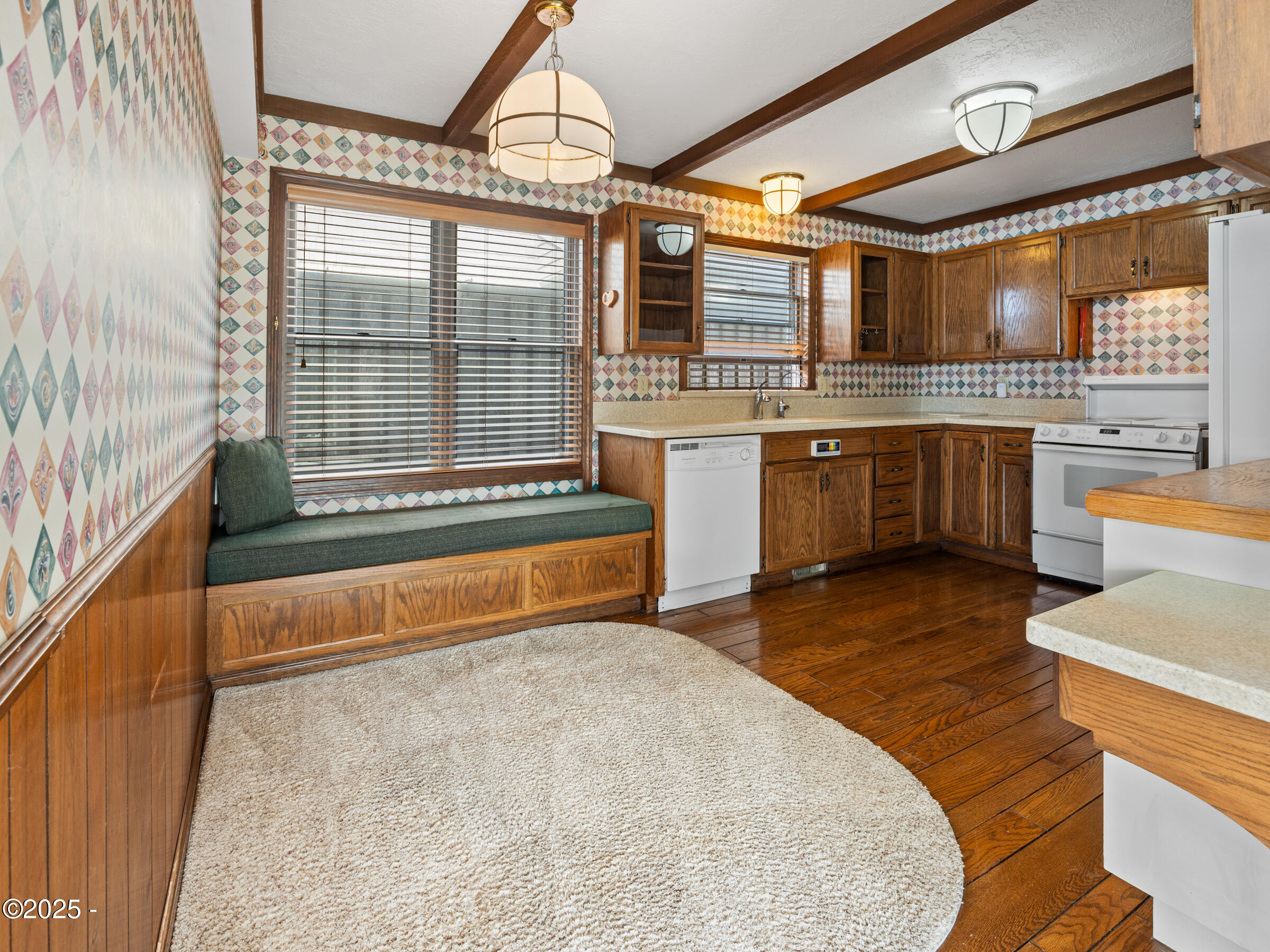 1016 Southwest Mark Street Newport, OR 97365 - Photo 17 of 70 Kitchen Main Level(2)
