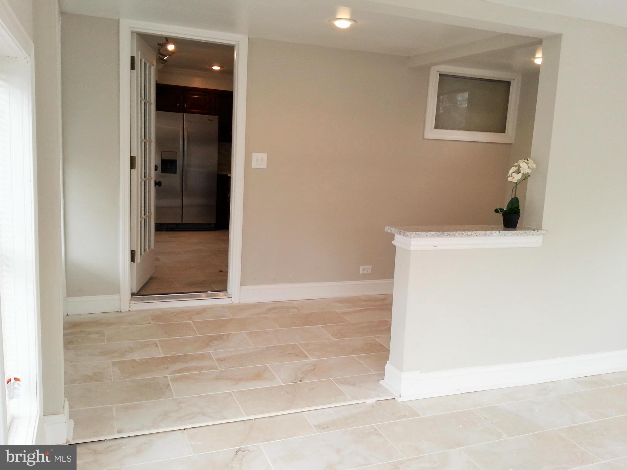 965 Woodlynn Road Baltimore, MD 21221 - Photo 8 of 29 Family Room