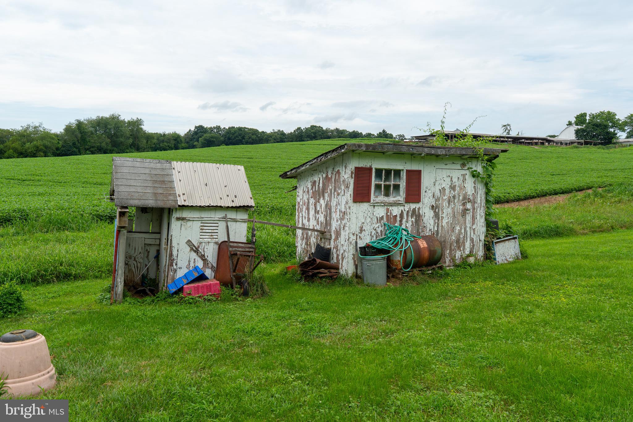4520 Newark Road Cochranville, PA 19330 - Photo 20 of 24 a view of a house with backyard