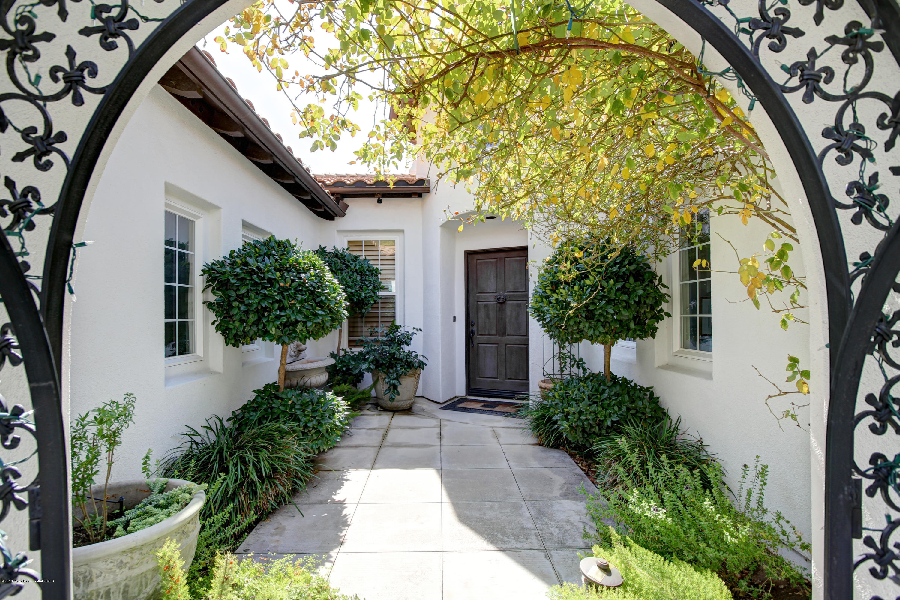 746 Millard Canyon Road Altadena, CA 91001 - Photo 3 of 9 courtyard1