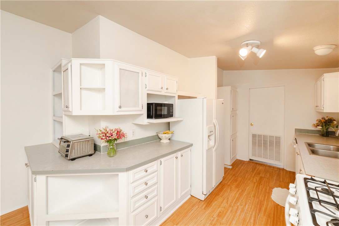 4741 Eden Road Golden Valley, AZ 86413 - Photo 17 of 75 Kitchen