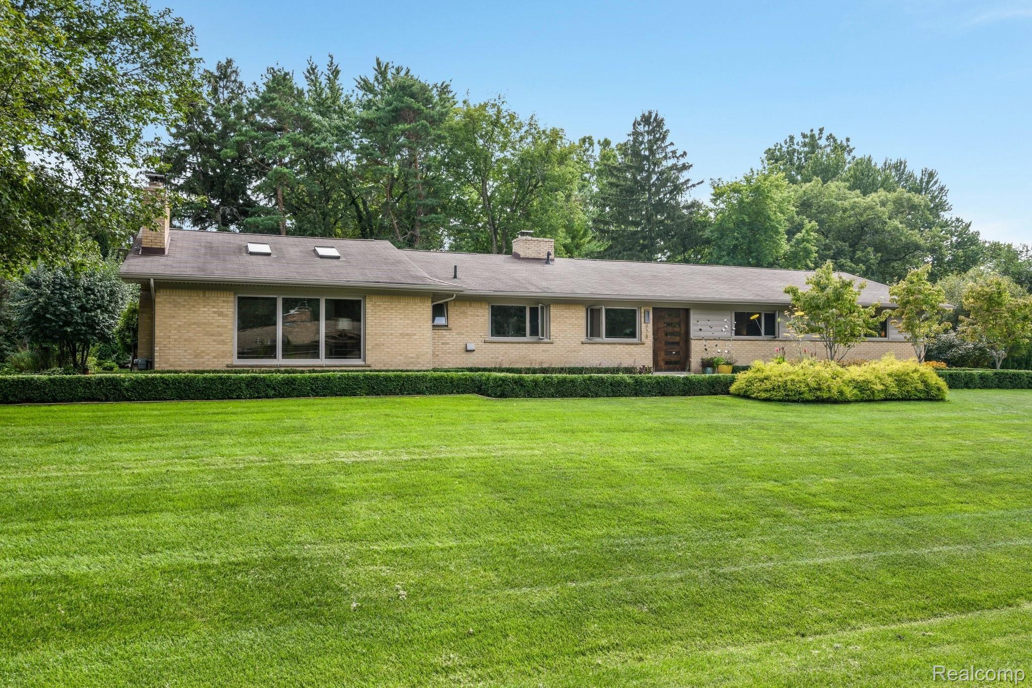 978 North Reading Road Bloomfield Hills, MI 48304 - Photo 2 of 41 2-web-or-mls-978 North Reading Road - Bloomfield Hills033.jpg