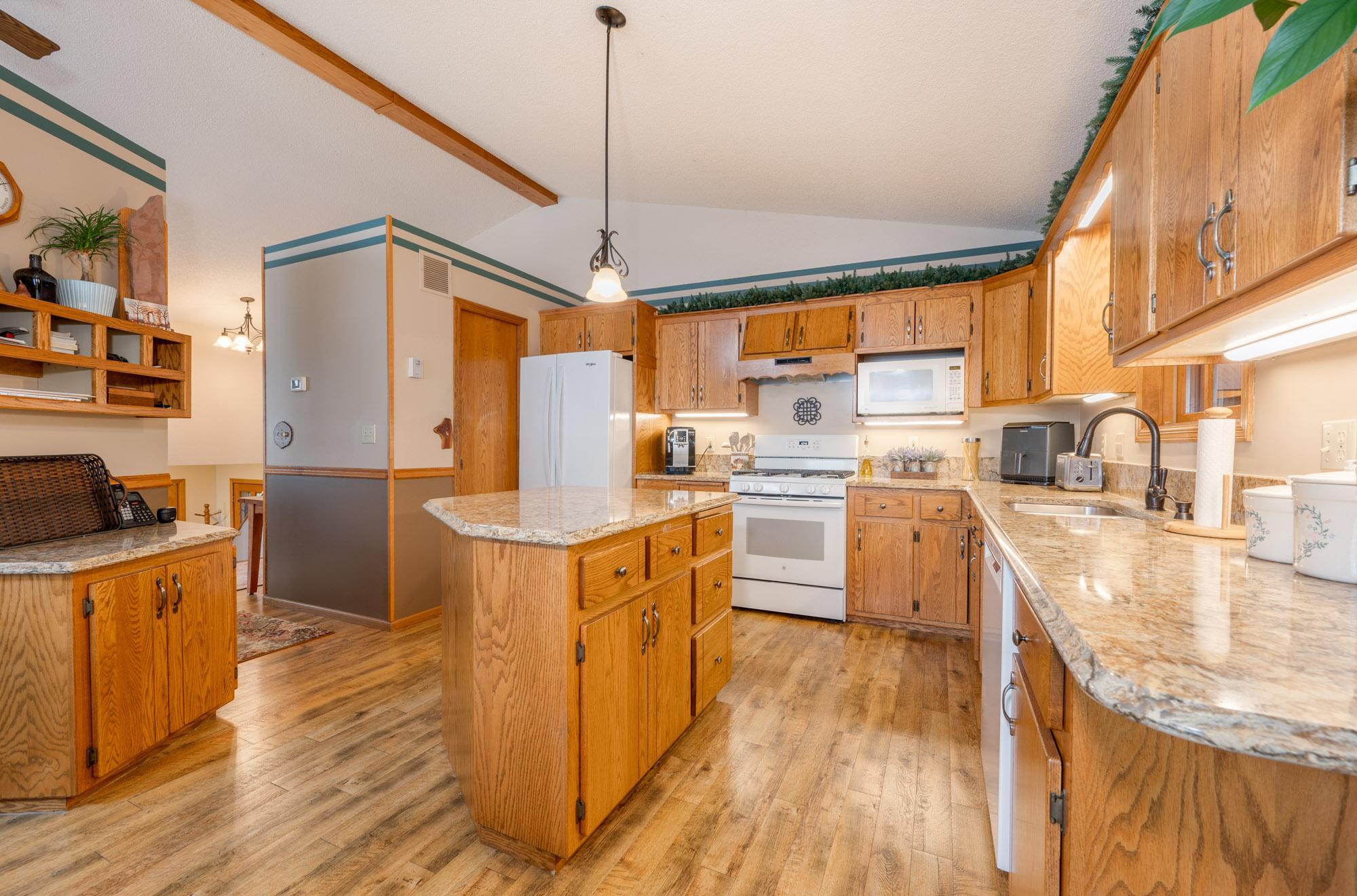 32270 Rabbit Run Cohasset, MN 55721 - Photo 18 of 41