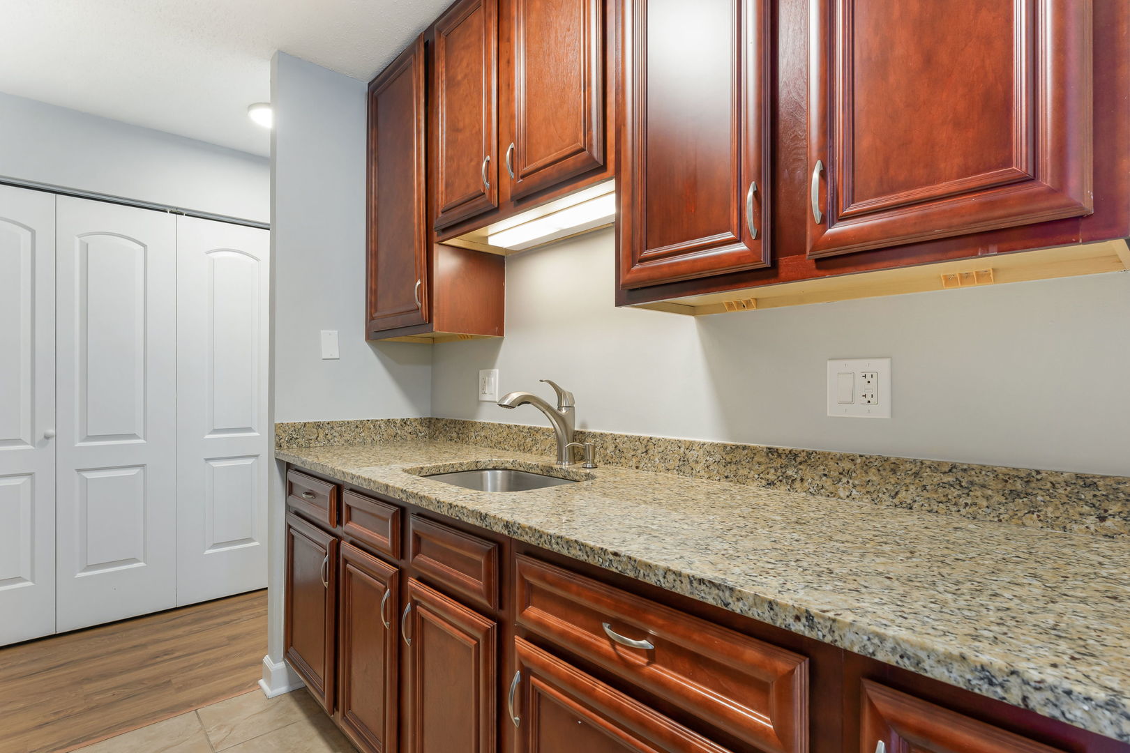 1043 South York Road, Unit 310 Bensenville, IL 60106 - Photo 7 of 16