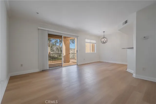 $299,000 | 2572 Avenida Del Vista, Unit M102, Corona, CA 92882