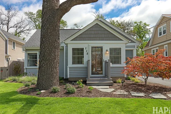 $3,400 | 115 North Hager Avenue, Barrington, IL 60010