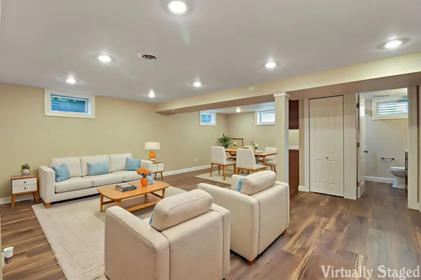 $3,400 | 115 North Hager Avenue, Barrington, IL 60010