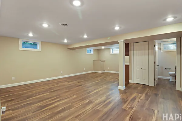 $3,400 | 115 North Hager Avenue, Barrington, IL 60010