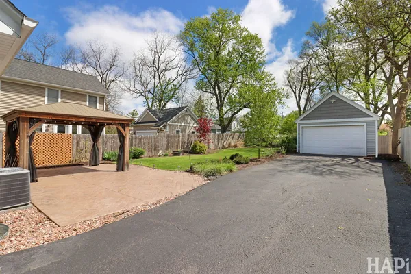 $3,400 | 115 North Hager Avenue, Barrington, IL 60010