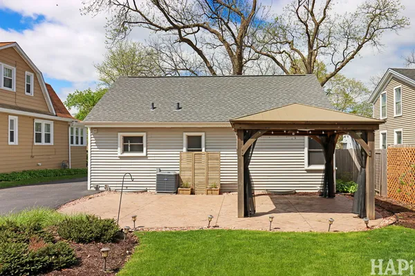 $3,400 | 115 North Hager Avenue, Barrington, IL 60010