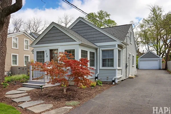 $3,400 | 115 North Hager Avenue, Barrington, IL 60010