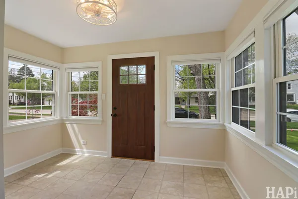 $3,400 | 115 North Hager Avenue, Barrington, IL 60010