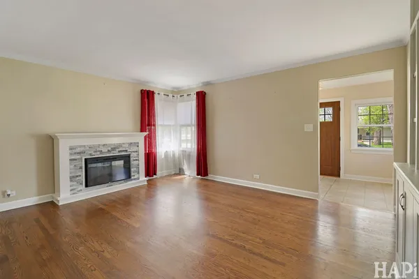 $3,400 | 115 North Hager Avenue, Barrington, IL 60010