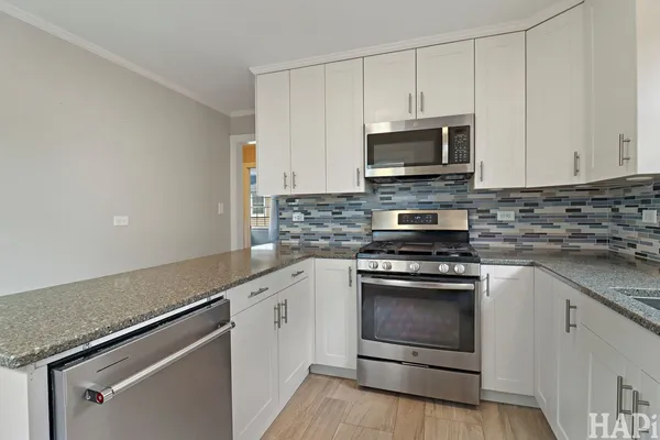 $3,400 | 115 North Hager Avenue, Barrington, IL 60010