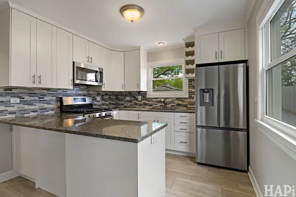 $3,400 | 115 North Hager Avenue, Barrington, IL 60010