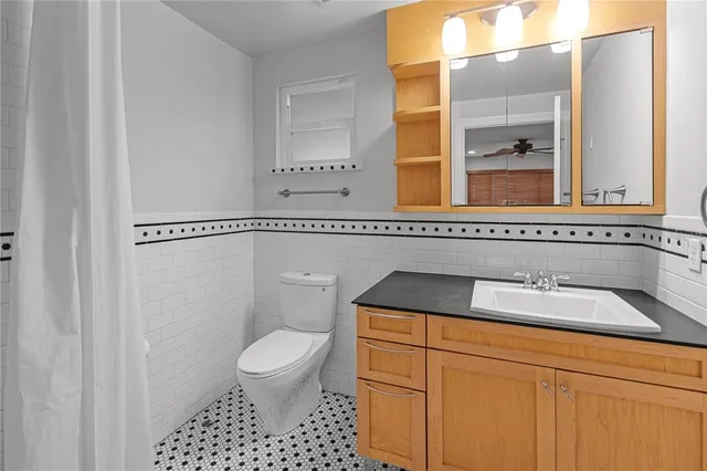 $2,500 | 1017 Northeast 3rd Avenue, Gainesville, FL 32601