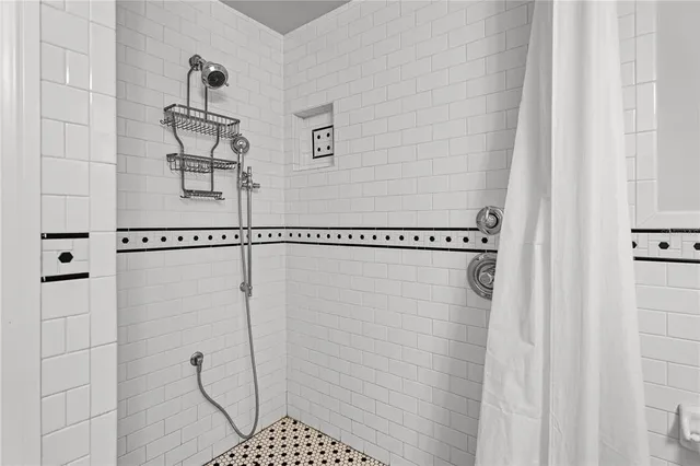 $2,500 | 1017 Northeast 3rd Avenue, Gainesville, FL 32601