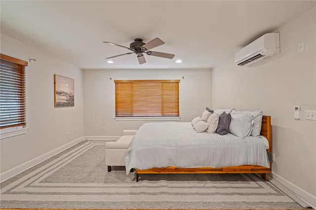 $2,500 | 1017 Northeast 3rd Avenue, Gainesville, FL 32601